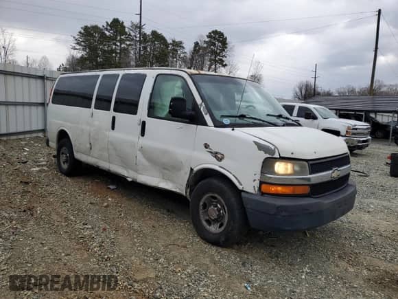 2008 Chevrolet Express Passenger с VIN 1GAHG39K081124644, выставлен на аукционе Copart как лот 87308444 с пробегом 272 697 миль миль и Списание • Salvage title. История ставок и продаж доступна на DreamBid. Изображение 4.