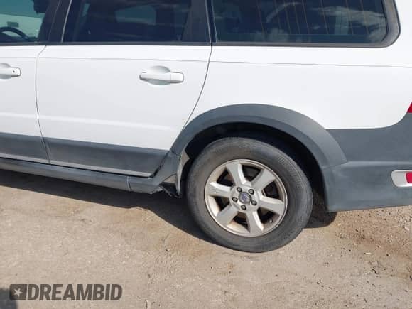 2008 Volvo XC70 z VIN YV4BZ982081015495, wystawiony jako IAAI lot #43337877 z przebiegiem 111 941 mil mil oraz . Historia ofert i sprzedaży dostępna na DreamBid. Obrazek 6.