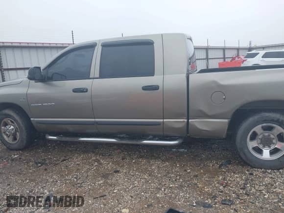 2007 Dodge 1500 SLT z VIN 3D7KR19D17G809058, wystawiony jako IAAI lot #41558278 z przebiegiem 163 346 mil mil oraz . Historia ofert i sprzedaży dostępna na DreamBid. Obrazek 14.