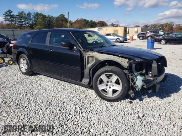 2005 Dodge Magnum SE z VIN 2D4FV48V15H128479, wystawiony jako Copart lot #82242724 z przebiegiem 261 270 mil mil oraz Szkoda całkowita • Salvage title. Historia ofert i sprzedaży dostępna na DreamBid. Obrazek 4.