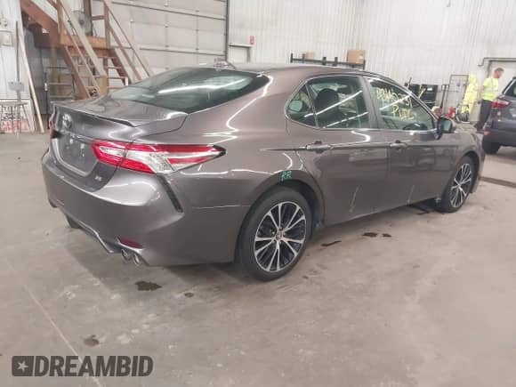 2020 Toyota Camry SE with VIN 4T1G11AKXLU940347, listed as a IAAI auction lot 43140231 with 113,836 mi miles and . Bid and sale history available at DreamBid. Image 4.