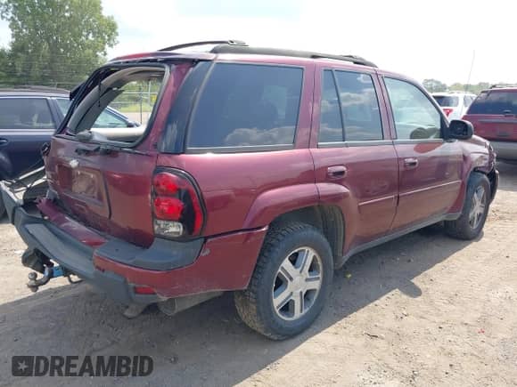 2005 Chevrolet TrailBlazer LS с VIN 1GNDT13S352153924, выставлен на аукционе IAAI как лот 40212910 с пробегом 179 461 миль миль и . История ставок и продаж доступна на DreamBid. Изображение 4.