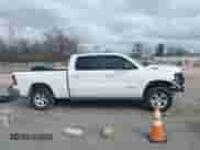 2021 Ram 1500 Big Horn z VIN 1C6SRFMT4MN815288, wystawiony jako IAAI lot #41930342 z przebiegiem 112 502 mil mil oraz . Historia ofert i sprzedaży dostępna na DreamBid. Obrazek 14.