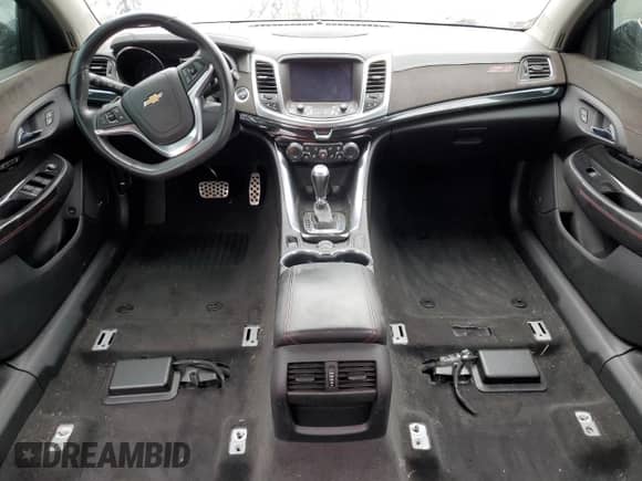 2016 Chevrolet SS z VIN 6G3F15RW4GL223360, wystawiony jako Copart lot #68828194 z przebiegiem Nie podano mil oraz Szkoda całkowita • Salvage title. Historia ofert i sprzedaży dostępna na DreamBid. Obrazek 8.