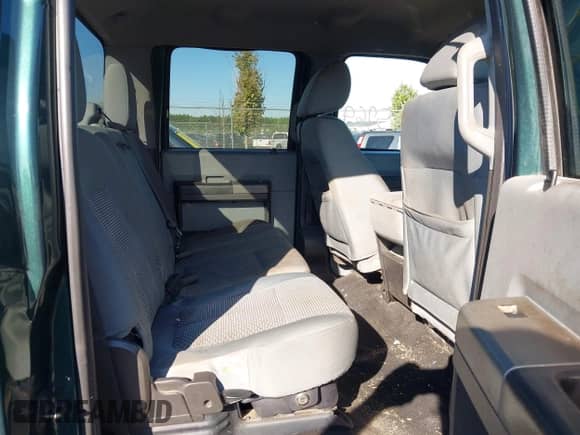 2011 Ford F-250 XL z VIN 1FT7W2BT6BEB07351, wystawiony jako IAAI lot #43065969 z przebiegiem 306 754 mil mil oraz . Historia ofert i sprzedaży dostępna na DreamBid. Obrazek 8.