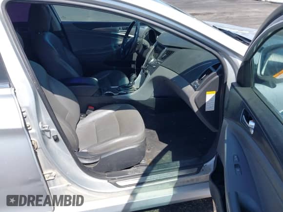 2013 Hyundai Sonata with VIN KMHEC4A47DA094069, listed as a IAAI auction lot 42564998 with 96,319 mi miles and . Bid and sale history available at DreamBid. Image 5.