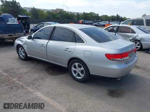 2007 Hyundai Azera SE с VIN KMHFC46F97A143145, выставлен на аукционе IAAI как лот 43110038 с пробегом 119 448 миль миль и . История ставок и продаж доступна на DreamBid. Изображение 3.
