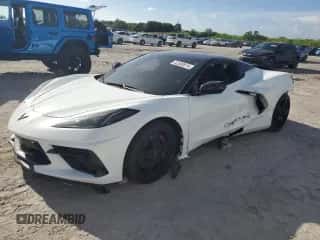 2021 Chevrolet Corvette 3LT z VIN 1G1YC3D45M5109631, wystawiony jako Copart lot #62600674 z przebiegiem Nie podano mil oraz Szkoda całkowita • Salvage title. Historia ofert i sprzedaży dostępna na DreamBid. Obrazek 1.