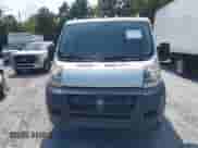 2018 Ram ProMaster Cargo z VIN 3C6TRVAG7JE109695, wystawiony jako IAAI lot #43283275 z przebiegiem 144 564 mil mil oraz . Historia ofert i sprzedaży dostępna na DreamBid. Obrazek 12.