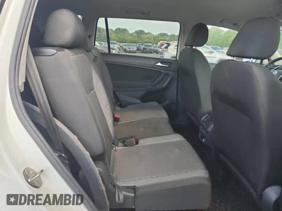 2019 Volkswagen Tiguan S с VIN 3VV0B7AX8KM110195, выставлен на аукционе Copart как лот 66295475 с пробегом 77 133 миль миль и На запчасти • Non repairable. История ставок и продаж доступна на DreamBid. Изображение 11.