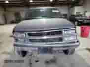 1999 Chevrolet Suburban z VIN 1GNGK26J2XJ333199, wystawiony jako Copart lot #88689555 z przebiegiem 251 752 mil mil oraz Szkoda całkowita • Salvage title. Historia ofert i sprzedaży dostępna na DreamBid. Obrazek 5.