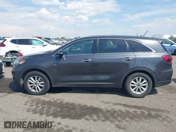 2019 Kia Sorento LX with VIN 5XYPG4A5XKG489435, listed as a IAAI auction lot 42862405 with Not provided miles and . Bid and sale history available at DreamBid. Image 14.