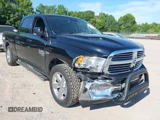 2019 Ram 1500 SLT z VIN 1C6RR7TT7KS727632, wystawiony jako IAAI lot #39792601 z przebiegiem 70 982 mil mil oraz . Historia ofert i sprzedaży dostępna na DreamBid. Obrazek 1.