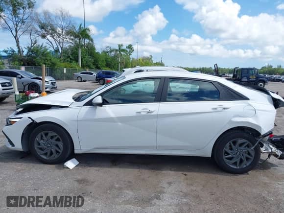 2024 Hyundai Elantra SEL with VIN KMHLM4DG7RU732367, listed as a IAAI auction lot 43352148 with 47,190 mi miles and . Bid and sale history available at DreamBid. Image 14.