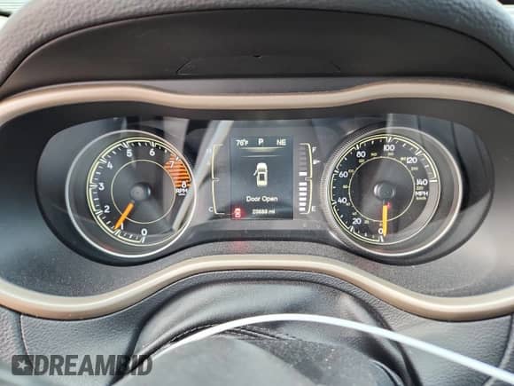 2016 Jeep Cherokee Latitude с VIN 1C4PJMCS8GW322411, выставлен на аукционе Copart как лот 82156265 с пробегом 23 688 миль миль и Списание • Salvage title. История ставок и продаж доступна на DreamBid. Изображение 9.