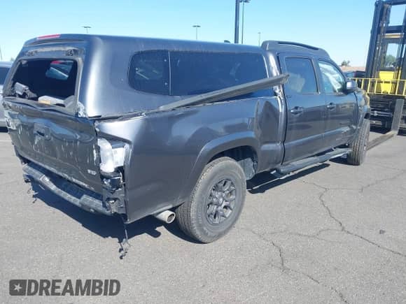 2018 Toyota Tacoma SR5 z VIN 3TMBZ5DN3JM014653, wystawiony jako IAAI lot #41629265 z przebiegiem 93 448 mil mil oraz . Historia ofert i sprzedaży dostępna na DreamBid. Obrazek 4.