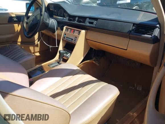 1987 Mercedes-Benz 300 с VIN WDBEB33D6HA345473, выставлен на аукционе IAAI как лот 42673109 с пробегом 242 350 миль миль и . История ставок и продаж доступна на DreamBid. Изображение 5.