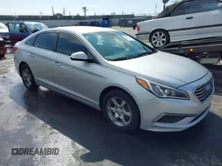 2017 Hyundai Sonata SE с VIN 5NPE24AF4HH557597, выставлен на аукционе IAAI как лот 43262331 с пробегом 93 975 миль миль и . История ставок и продаж доступна на DreamBid. Изображение 1.