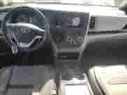 2017 Toyota Sienna XLE Auto Access Seat с VIN 5TDYZ3DC4HS886900, выставлен на аукционе Copart как лот 89442405 с пробегом 176 078 миль миль и Списание • Salvage title. История ставок и продаж доступна на DreamBid. Изображение 8.