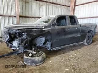 2023 Ram 1500 Big Horn z VIN 1C6RREBG9PN670414, wystawiony jako Copart lot #77609694 z przebiegiem 30 352 mil mil oraz Szkoda całkowita • Salvage title. Historia ofert i sprzedaży dostępna na DreamBid. Obrazek 1.