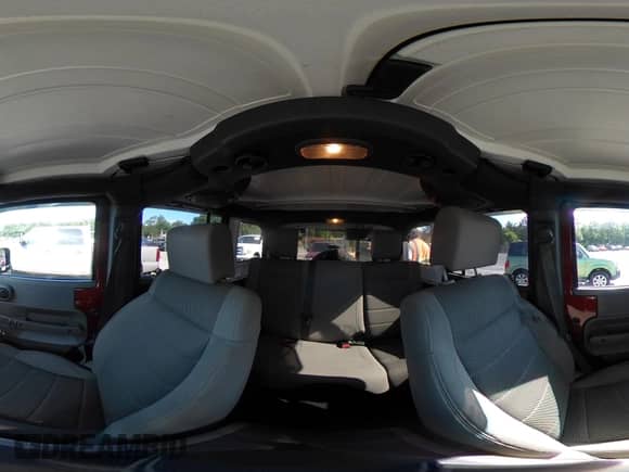 2007 Jeep Wrangler Unlimited Sahara z VIN 1J8GA59187L211825, wystawiony jako IAAI lot #42313099 z przebiegiem 107 554 mil mil oraz . Historia ofert i sprzedaży dostępna na DreamBid. Obrazek 19.