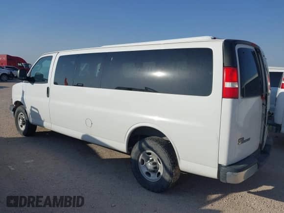 2020 Chevrolet Express Passenger LT z VIN 1GAZGPFP6L1228561, wystawiony jako IAAI lot #42499556 z przebiegiem 83 828 mil mil oraz . Historia ofert i sprzedaży dostępna na DreamBid. Obrazek 3.