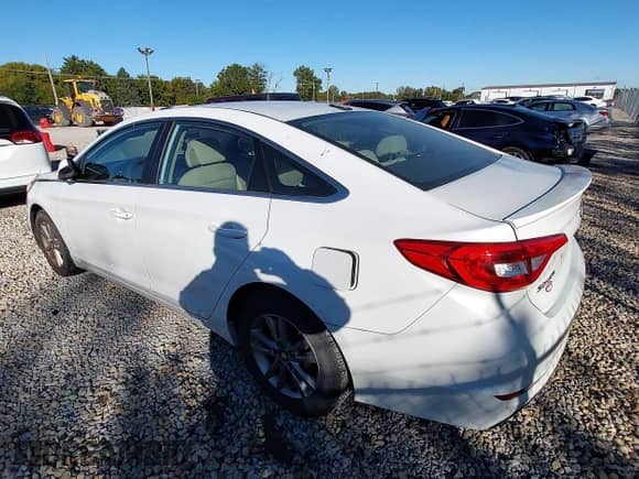 2015 Hyundai Sonata SE with VIN 5NPE24AF0FH122377, listed as a IAAI auction lot 43483888 with 138,824 mi miles and . Bid and sale history available at DreamBid. Image 3.
