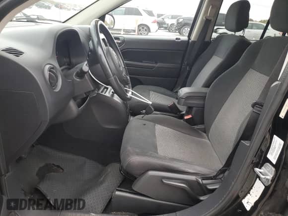 2012 Jeep Compass Latitude with VIN 1C4NJDEBXCD568211, listed as a Copart auction lot 89644785 with 199,666 mi miles and Clean title. Bid and sale history available at DreamBid. Image 7.