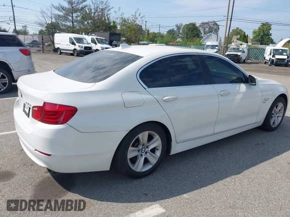 2012 BMW 5 Series 528i xDrive с VIN WBAXH5C57CDW02349, выставлен на аукционе IAAI как лот 43292404 с пробегом 140 243 миль миль и . История ставок и продаж доступна на DreamBid. Изображение 4.