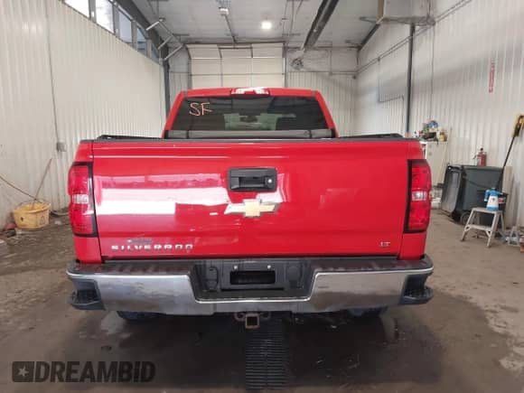 2015 Chevrolet Silverado 1500 LT z VIN 3GCUKREH3FG343310, wystawiony jako IAAI lot #42961582 z przebiegiem 116 046 mil mil oraz . Historia ofert i sprzedaży dostępna na DreamBid. Obrazek 17.