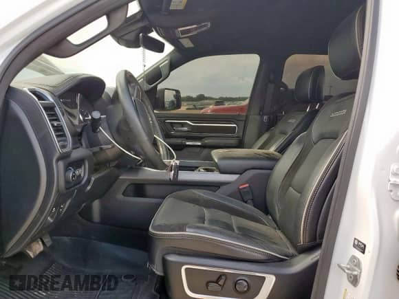 2023 Ram 1500 Laramie z VIN 1C6SRFJTXPN525856, wystawiony jako Copart lot #68310235 z przebiegiem 48 702 mil mil oraz Szkoda całkowita • Salvage title. Historia ofert i sprzedaży dostępna na DreamBid. Obrazek 7.