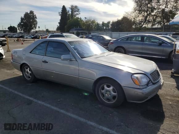 1993 Mercedes-Benz 500 с VIN WDBGA70E2PA135256, выставлен на аукционе Copart как лот 85974174 с пробегом 66 101 миль миль и Списание • Salvage title. История ставок и продаж доступна на DreamBid. Изображение 4.