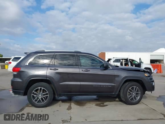 2018 Jeep Grand Cherokee Laredo z VIN 1C4RJEAG7JC450922, wystawiony jako IAAI lot #41169294 z przebiegiem 158 689 mil mil oraz . Historia ofert i sprzedaży dostępna na DreamBid. Obrazek 14.