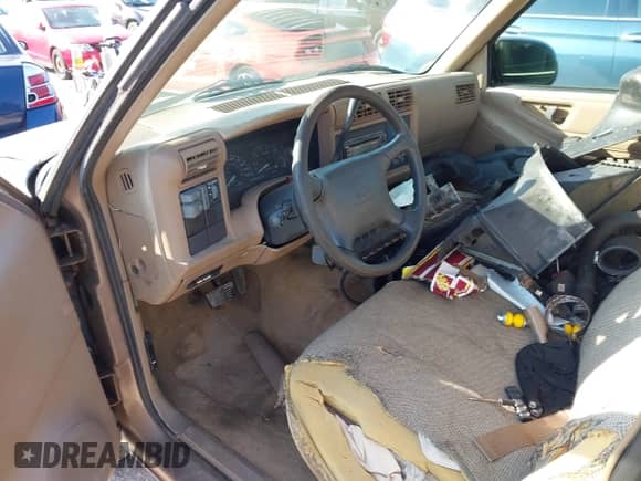 1997 Chevrolet S-10 LS с VIN 1GCCS1444VK189256, выставлен на аукционе IAAI как лот 42827688 с пробегом 166 974 миль миль и . История ставок и продаж доступна на DreamBid. Изображение 5.