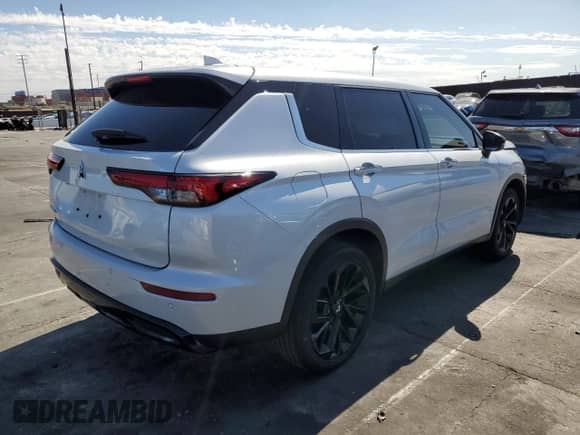 2022 Mitsubishi Outlander SE with VIN JA4J3UA82NZ064612, listed as a Copart auction lot 85007885 with 39,990 mi miles and Salvage title. Bid and sale history available at DreamBid. Image 3.