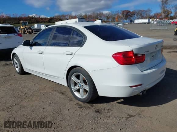 2015 BMW 3 Series 328i xDrive с VIN WBA3B5G50FNS17305, выставлен на аукционе IAAI как лот 43540066 с пробегом 125 000 миль миль и . История ставок и продаж доступна на DreamBid. Изображение 3.
