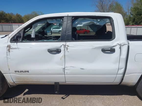 2024 Ram 1500 Big Horn z VIN 1C6RRFFG9RN110878, wystawiony jako IAAI lot #41785180 z przebiegiem 30 266 mil mil oraz . Historia ofert i sprzedaży dostępna na DreamBid. Obrazek 15.