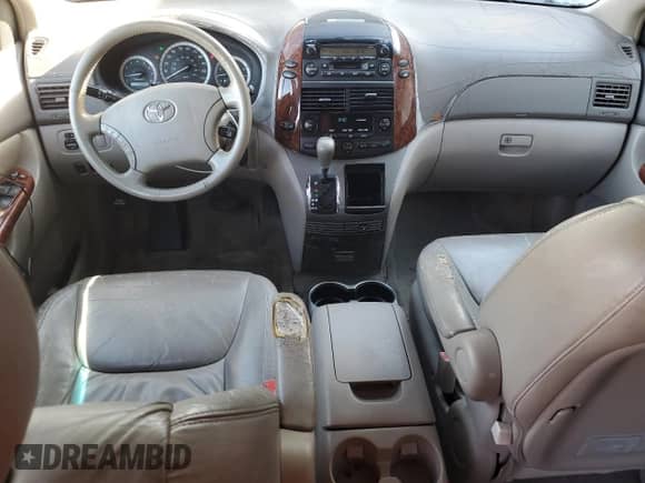 2004 Toyota Sienna XLE z VIN 5TDZA22C04S069460, wystawiony jako Copart lot #84008035 z przebiegiem 243 993 mil mil oraz Szkoda całkowita • Salvage title. Historia ofert i sprzedaży dostępna na DreamBid. Obrazek 8.