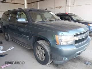 2008 Chevrolet Suburban LTZ z VIN 3GNFK163X8G201124, wystawiony jako IAAI lot #42373442 z przebiegiem 218 847 mil mil oraz . Historia ofert i sprzedaży dostępna na DreamBid. Obrazek 1.
