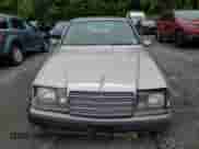 1991 Mercedes-Benz 300 z VIN WDBEB28D1MB384771, wystawiony jako Copart lot #58831195 z przebiegiem 229 641 mil mil oraz Szkoda całkowita • Salvage title. Historia ofert i sprzedaży dostępna na DreamBid. Obrazek 5.