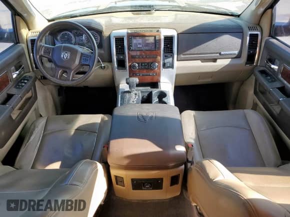 2012 Ram 1500 Laramie z VIN 1C6RD6NT8CS301035, wystawiony jako Copart lot #52176615 z przebiegiem 142 480 mil mil oraz Czysty tytuł • Clean title. Historia ofert i sprzedaży dostępna na DreamBid. Obrazek 8.