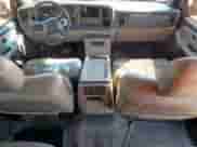 2002 Chevrolet Suburban LT z VIN 3GNEC16Z22G171668, wystawiony jako Copart lot #84254155 z przebiegiem 222 511 mil mil oraz Szkoda całkowita • Salvage title. Historia ofert i sprzedaży dostępna na DreamBid. Obrazek 8.