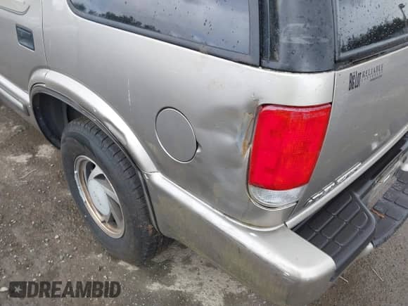 2001 Chevrolet Blazer LT with VIN 1GNDT13W71K243705, listed as a IAAI auction lot 42304622 with 200,135 mi miles and . Bid and sale history available at DreamBid. Image 6.