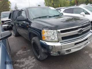 2013 Chevrolet Silverado 1500 LT z VIN 1GCRKSE7XDZ299985, wystawiony jako IAAI lot #43300223 z przebiegiem 129 431 mil mil oraz . Historia ofert i sprzedaży dostępna na DreamBid. Obrazek 1.