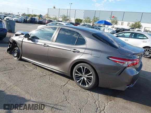 2018 Toyota Camry SE с VIN 4T1B11HK1JU051272, выставлен на аукционе IAAI как лот 43303337 с пробегом 63 942 миль миль и . История ставок и продаж доступна на DreamBid. Изображение 3.