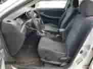 2004 Toyota Corolla CE с VIN 1NXBR32E64Z259272, выставлен на аукционе Copart как лот 81781965 с пробегом 287 590 миль миль и Списание • Salvage title. История ставок и продаж доступна на DreamBid. Изображение 7.