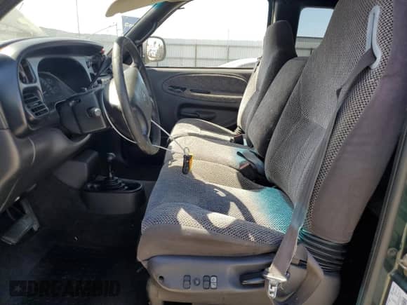 1999 Dodge 1500 с VIN 3B7HF13Z0XM599801, выставлен на аукционе Copart как лот 67446375 с пробегом 195 864 миль миль и Списание • Salvage title. История ставок и продаж доступна на DreamBid. Изображение 7.