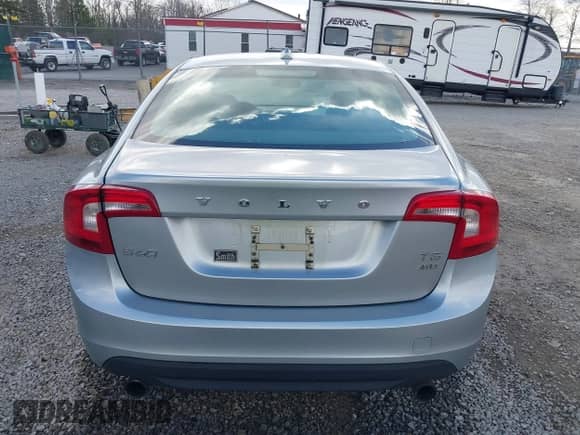 2013 Volvo S60 T5 с VIN YV1612FH8D2176864, выставлен на аукционе IAAI как лот 41876937 с пробегом 208 435 миль миль и . История ставок и продаж доступна на DreamBid. Изображение 16.