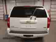 2010 Chevrolet Suburban LT z VIN 1GNUKJE32AR272865, wystawiony jako IAAI lot #43260380 z przebiegiem 167 294 mil mil oraz . Historia ofert i sprzedaży dostępna na DreamBid. Obrazek 17.