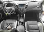 2017 Hyundai Veloster Turbo с VIN KMHTC6AE9HU310410, выставлен на аукционе Copart как лот 70563525 с пробегом 75 826 миль миль и Списание • Salvage title. История ставок и продаж доступна на DreamBid. Изображение 8.